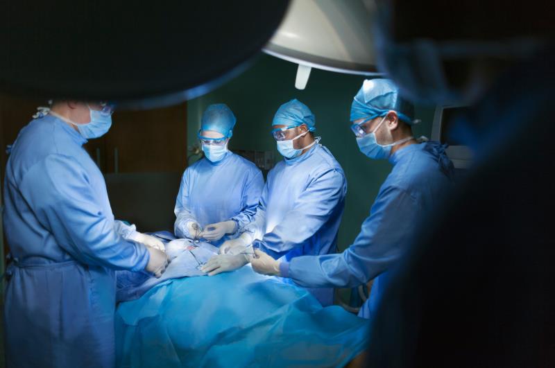 Choosing best femoral, inguinal hernia surgery method lowers risk of postoperative complications