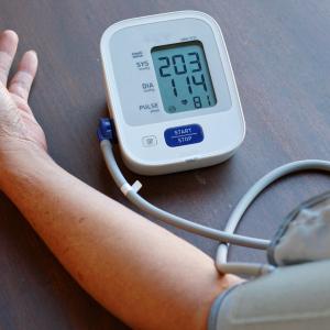 Add-on bevacizumab ups hypertension risk in CRC patients