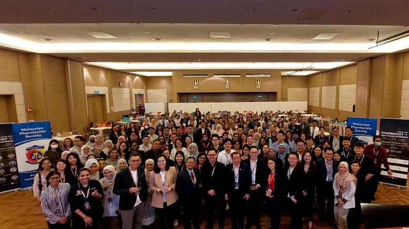 Organizers, presenters and attendees at the Pharmacist Healthcare Leadership Forum 2024. (Picture courtesy of the Malaysian P