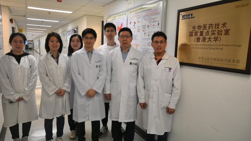 Dr Weiping Wang (4th from left), Prof Aimin Xu (6th from left), and their research team