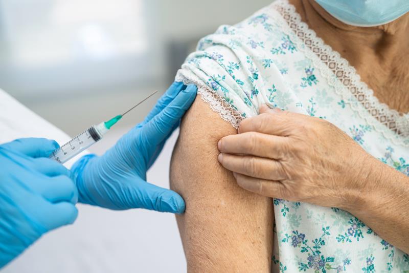 Annual flu jab in HF patients may lower hospitalization, pneumonia risk