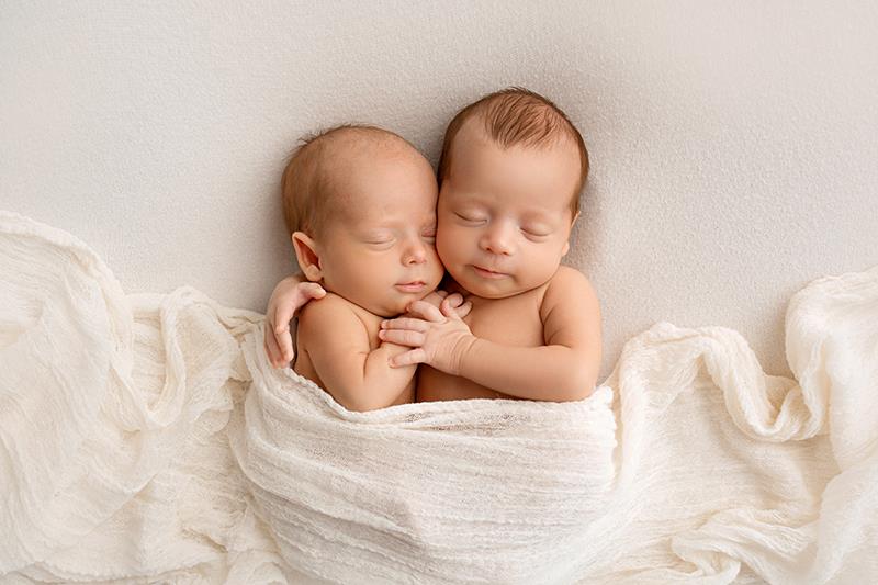 Antenatal corticosteroid reduces neonatal morbidities in late preterm twins