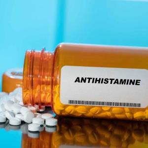 Could intermediate use of H1-antihistamines alongside ICIs extend OS in lung cancer?
