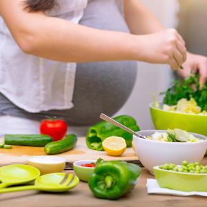 Better diet may reduce foetal growth restriction, pregnancy-related hypertension risk