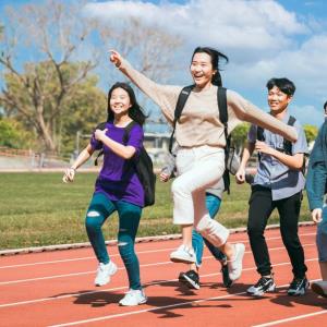 Immediate brace weaning maintains similar outcomes to gradual weaning in adolescent idiopathic scoliosis
