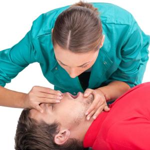 How do prehospital physicians decide when to start/stop CPR?