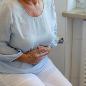 Constipation may be warning sign of falling in early PD