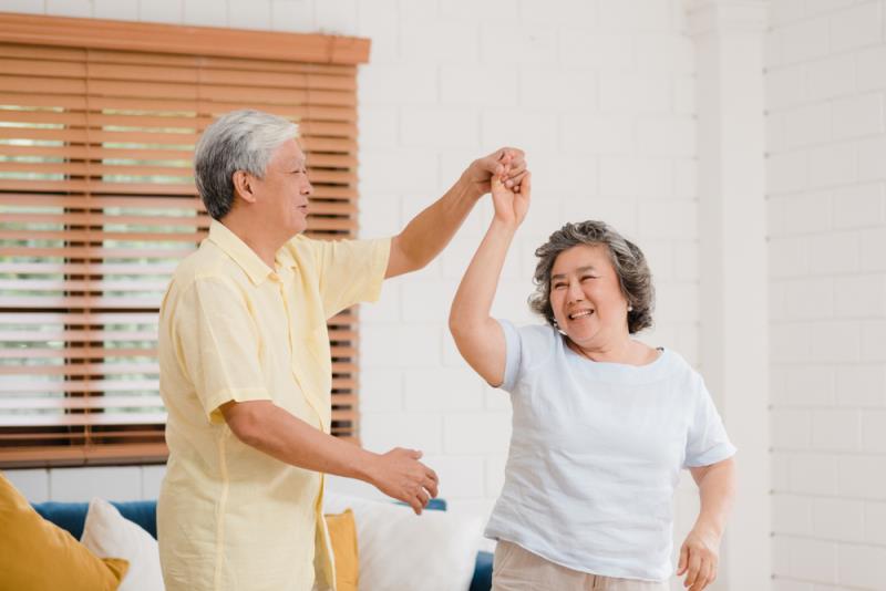 Aerobic dance training maintains cognition in older people with CSVD