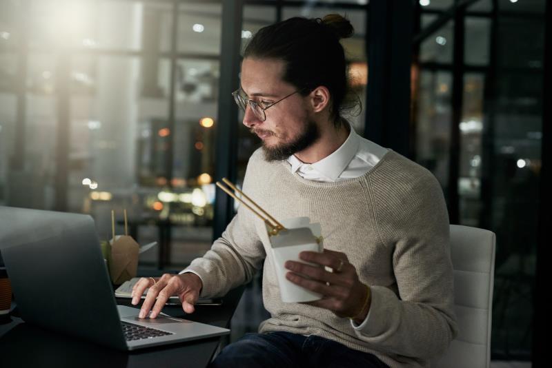 Daytime eating helps combat anxiety, depression among night shift workers