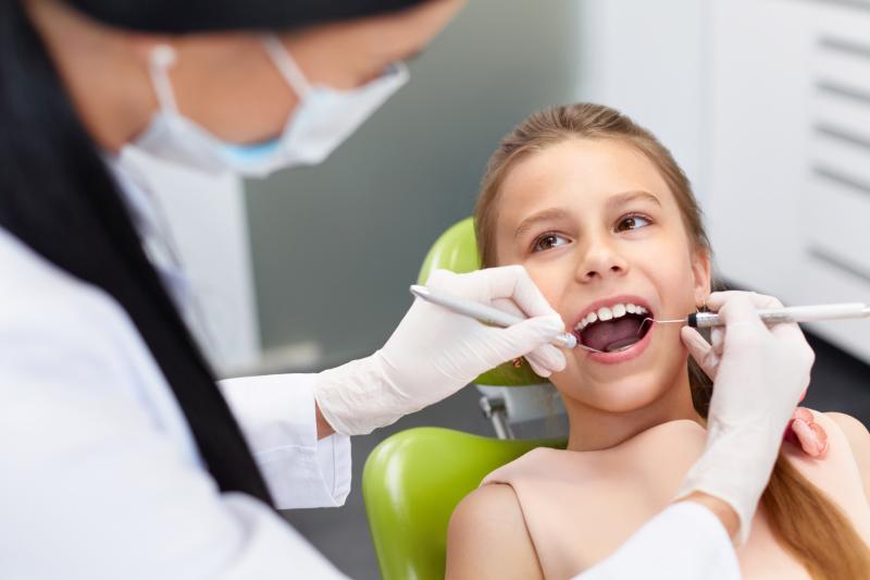 How can dentists make children feel less afraid of them?