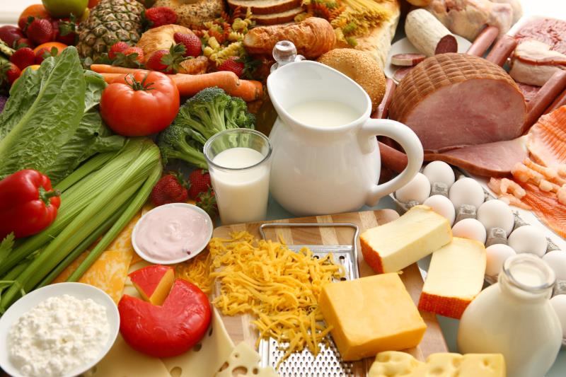 Diet and colorectal cancer risk: Yes to dairy, no to alcohol