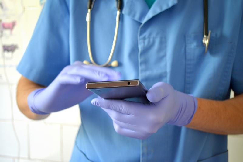 Should doctors let patients have their personal phone numbers?