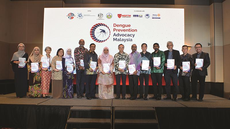 Handover of DPAM’s Resolution Paper to Dr Husnina Ibrahim (8th from the left) by Prof Datuk Dr Zulkifli Ismail (9th from the 