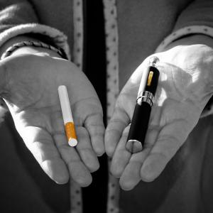 Smoking, e-cigarette use up risk of COVID-19 in youths