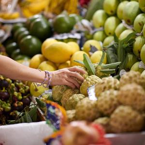 Early fruit consumption may ward off late-life blues
