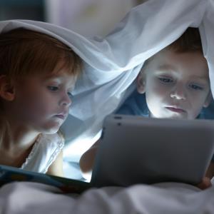 Bedtime screen use harms sleep in youths
