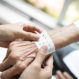 Electrospun fibre patch to simplify psoriasis treatment