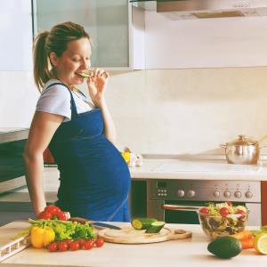 Mediterranean diet counselling may help counter overweight/obesity in the offspring