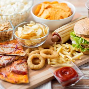 Diabetes, abdominal obesity risks lower with veggie–fruit but higher with sweet–fast food diets