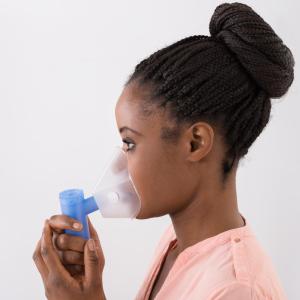 Which ICS/LABA combinations for COPD confer the lowest risk of severe pneumonia?