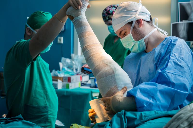 General anaesthesia prolongs hospital stay after total knee arthroplasty