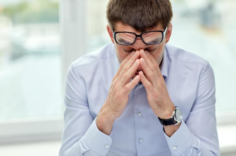 Blue-blocking lenses do not relieve eye strain