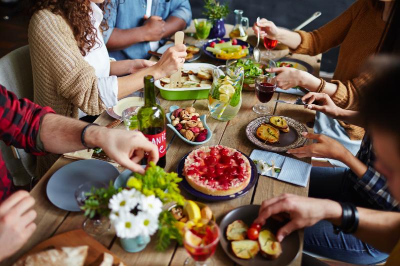 Eating with friends tends to increase food intake