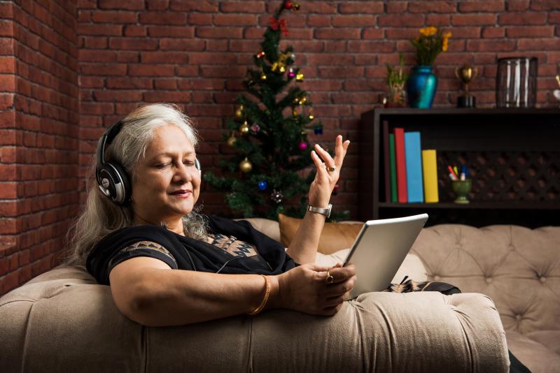 Music plus abdominal vibrations safe but ineffective against musculoskeletal pain in older adults