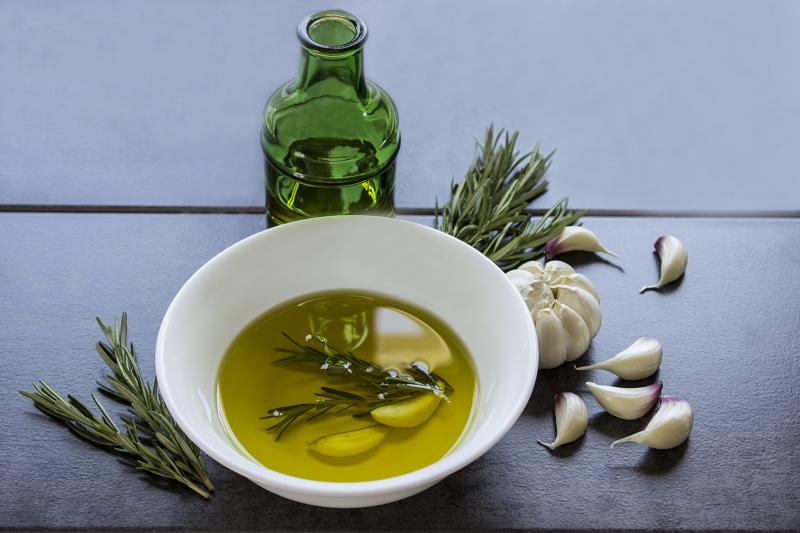 Honey, garlic and olive oil all have antibacterial properties can are natural antibotics.