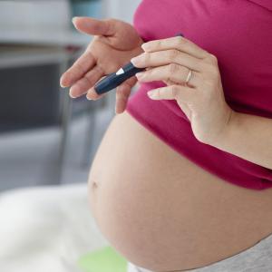 Glucose control in early pregnancy influences obstetric outcomes in T1D