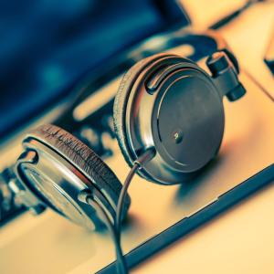 Music helps calm perioperative jitters