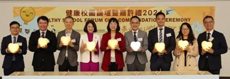 Prof Martin Wong (2nd from the left), Dr Ronald Lam (4th from the right), and other officiating guests