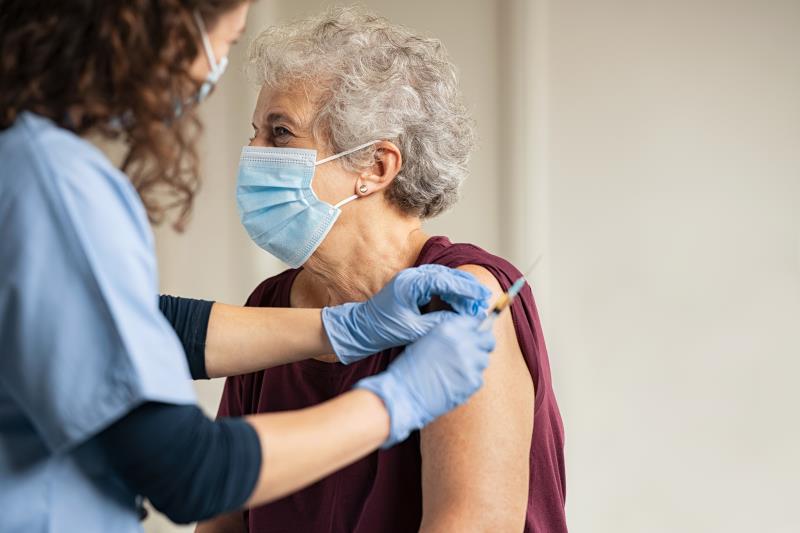 High-dose flu vaccine no better than standard-dose in reducing death, CV hospitalization