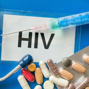 Standard ART plus maraviroc does not improve outcomes in treatment-naïve HIV patients