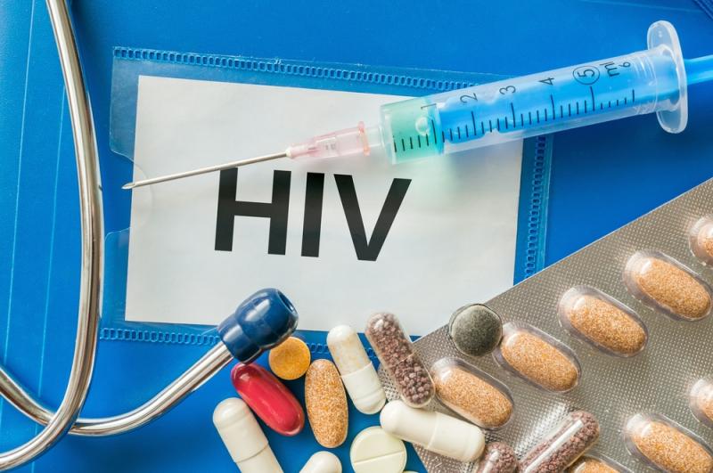 Standard ART plus maraviroc does not improve outcomes in treatment-naïve HIV patients