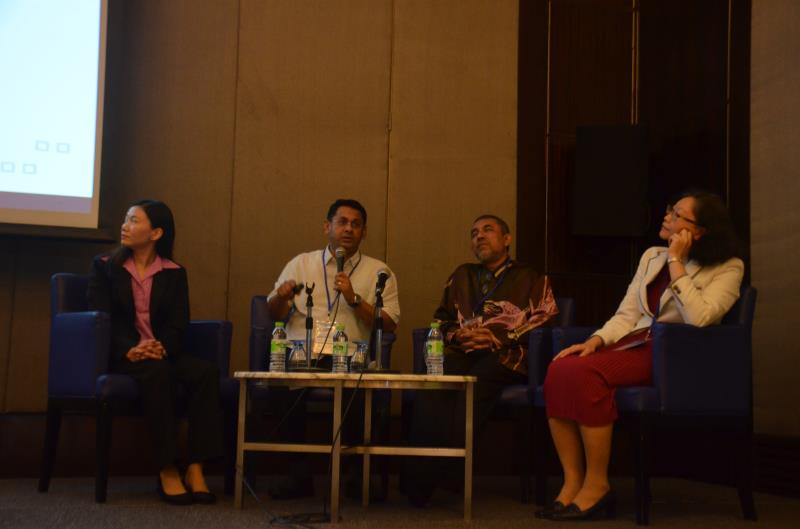 L-R: Foong Pui Hing, Dr Thirunavukarasu Rajoo, Dr Abdul Rashid and Dr Emily Tan Lay Koon.