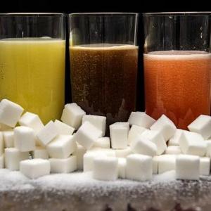 Does sugary drink consumption raise gastric cancer risk?