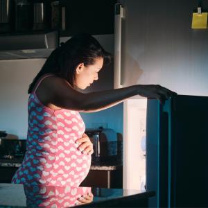 Late snacking, night-time artificial light exposure can mess up sleep for pregnant women