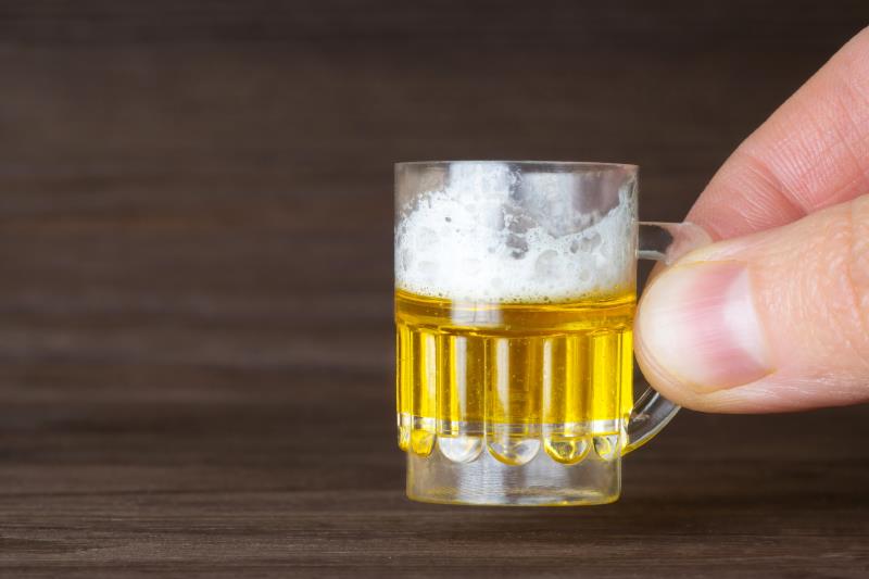 Light-to-moderate alcohol drinking good for the heart? Maybe not