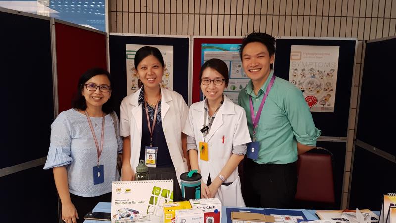 Members of the Hospital Pulau Pinang Endocrinology and Diabetes unit at a World Diabetes Day event. L-R: Dr Shaunty Velaiutha