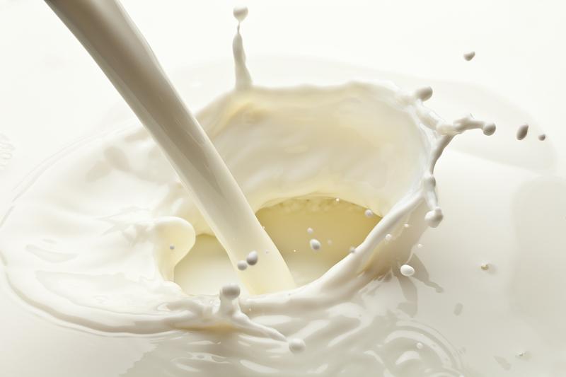 Milk intake exerts no immediate effect on heart health in postmenopausal women