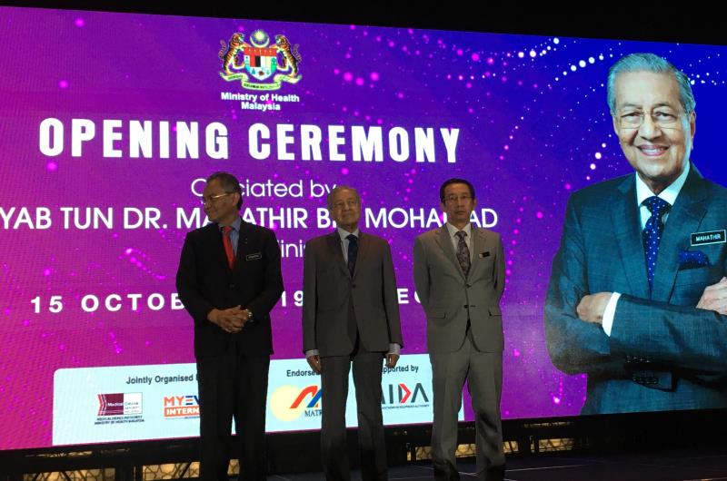 L-R: Datuk Seri Dr Dzulkefly Ahmad, Health Minister; Tun Dr Mahathir Mohamad, Prime Minister of Malaysia; and Dato’ Seri Dr C