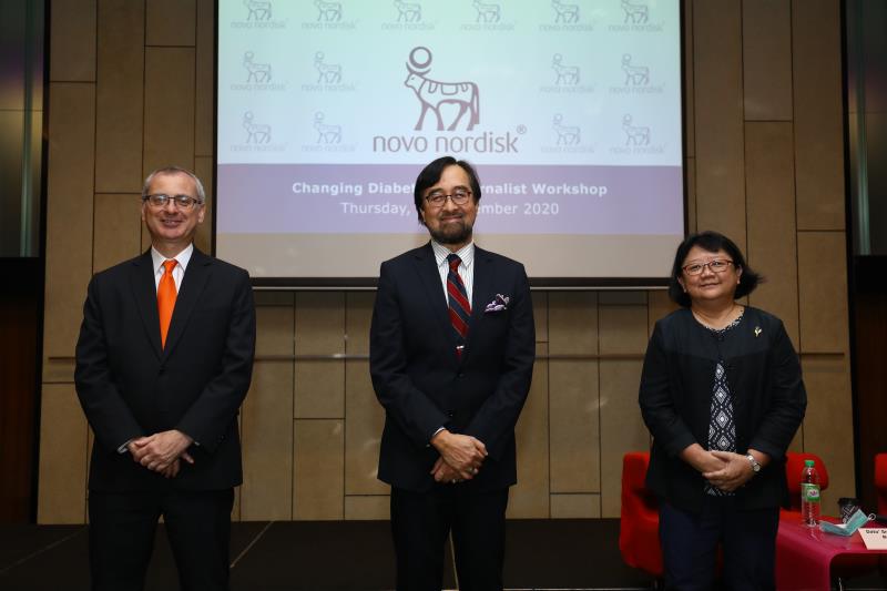 L-R: Richard Abella, Dato’ Sri Dr Azhari Rosman and Dr Chan Siew Pheng