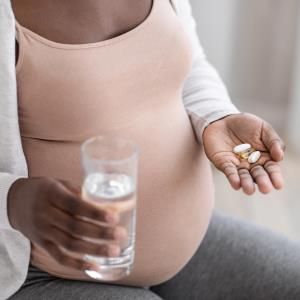 OTC painkiller use during pregnancy tied to adverse infant outcomes