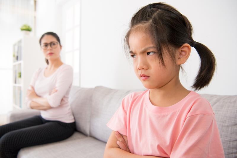 Transmission of parental psychiatric conditions extends to nonpsychiatric outcomes in children