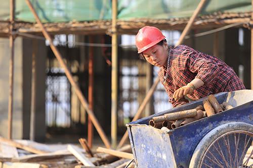 Injury patterns at construction sites reveal need for safety devices to prevent falls