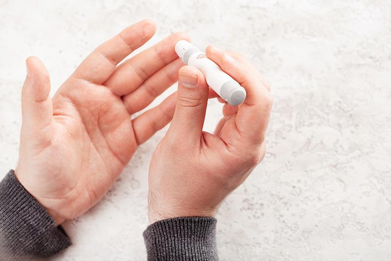 Pioglitazone boosts HbA1c decrease while preventing ketone increase