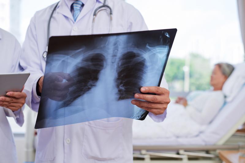 Add-on clarithromycin boosts recovery from pneumonia