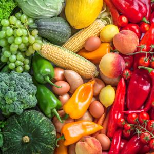 Multiple nutrients intake halts progression to late AMD
