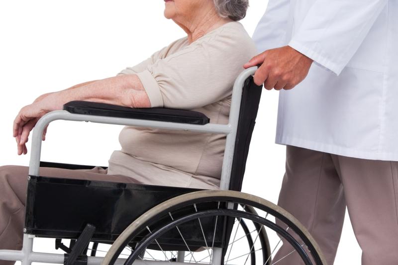 Elderly patients with hip fractures better treated at smaller health facilities.